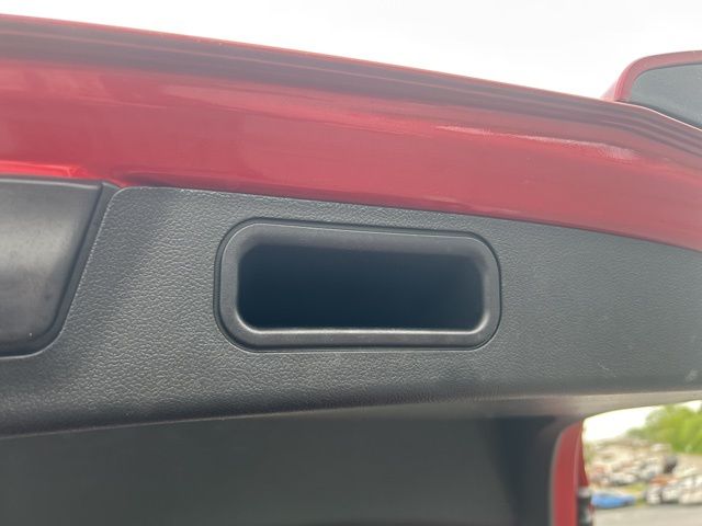 Vehicle image 34 of 38