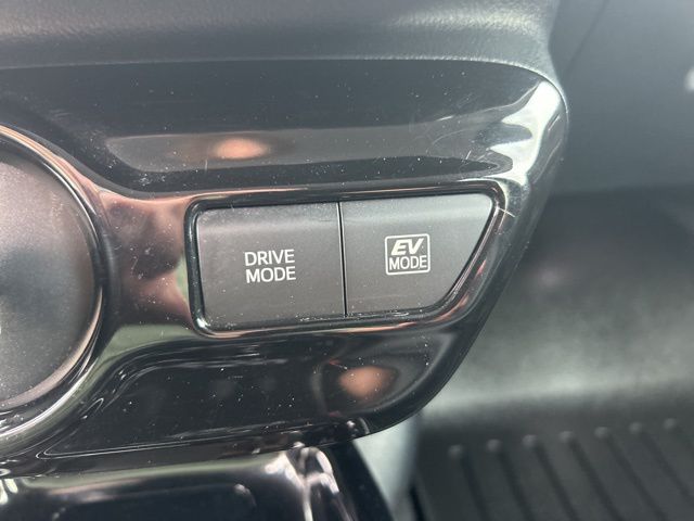 Vehicle image 24 of 38