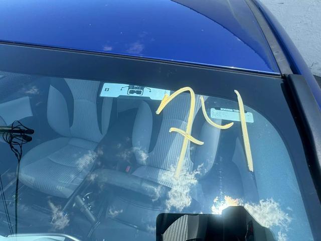 Vehicle image 27 of 28