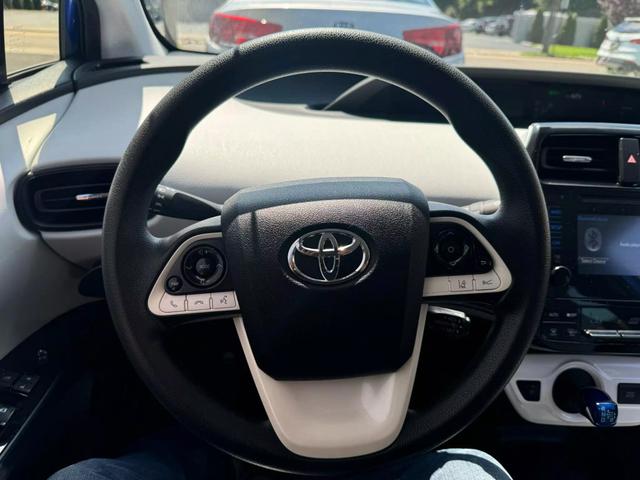 Vehicle image 10 of 28