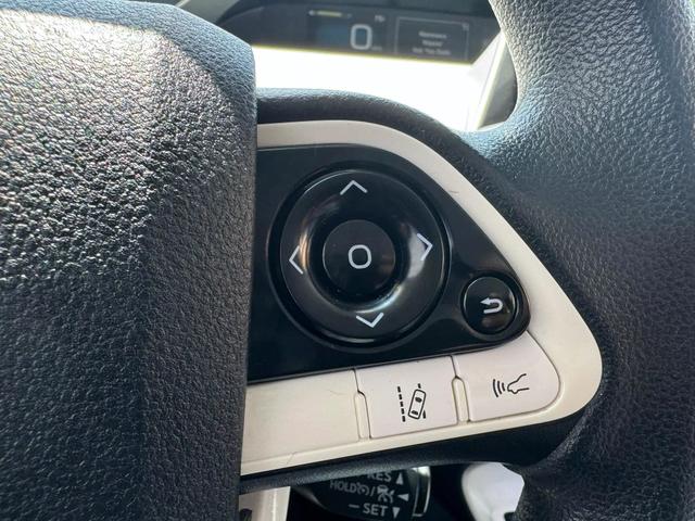 Vehicle image 12 of 28