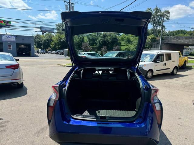 Vehicle image 24 of 28