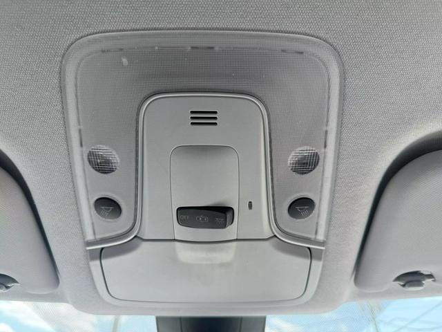 Vehicle image 20 of 28