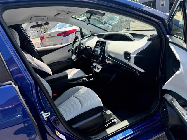 Vehicle image 22 of 28