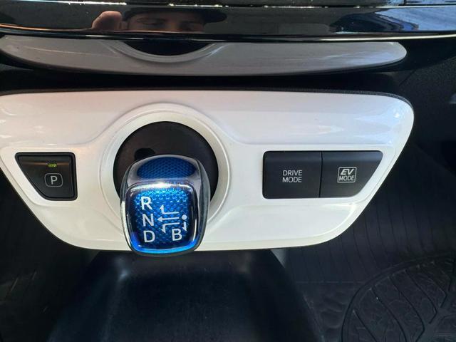Vehicle image 18 of 28