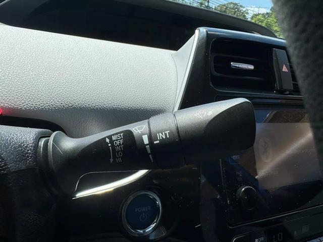 Vehicle image 13 of 28