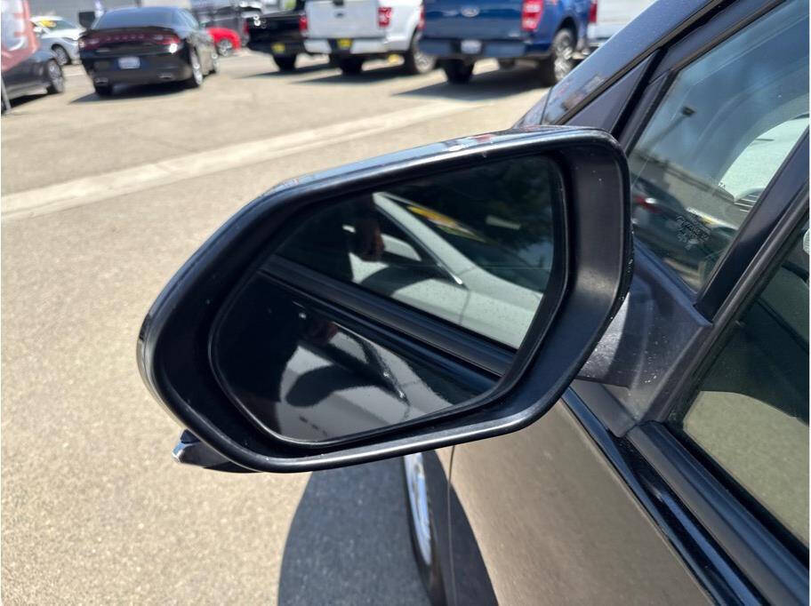 Vehicle image 9 of 20