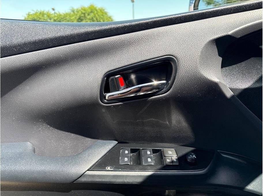 Vehicle image 11 of 20
