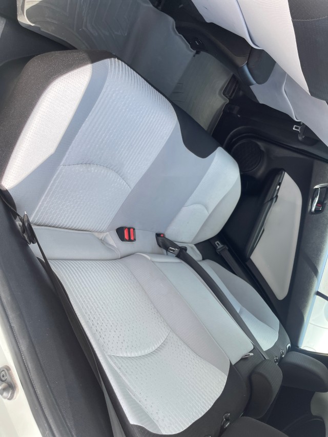 Vehicle image 9 of 14