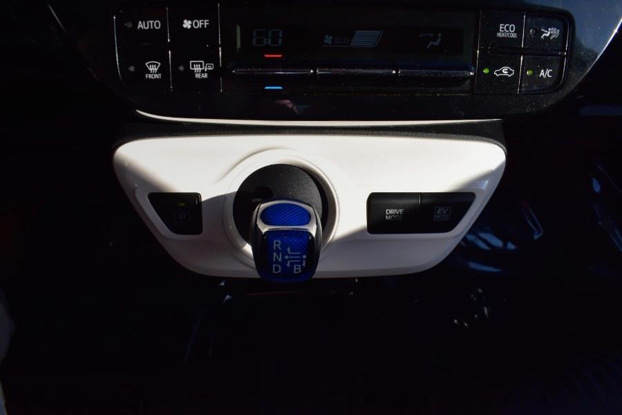 Vehicle image 22 of 36