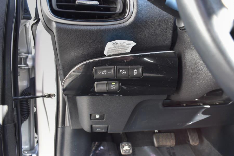 Vehicle image 21 of 36