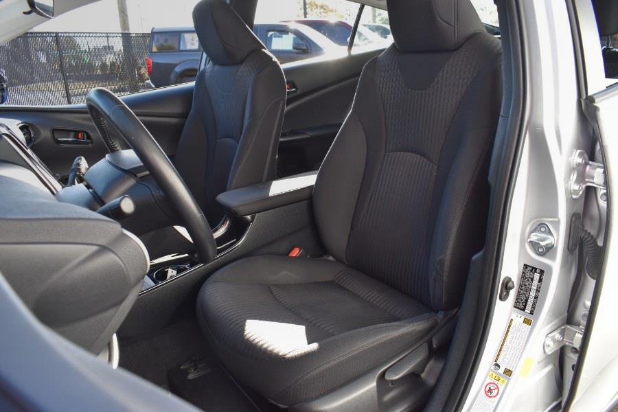Vehicle image 32 of 36