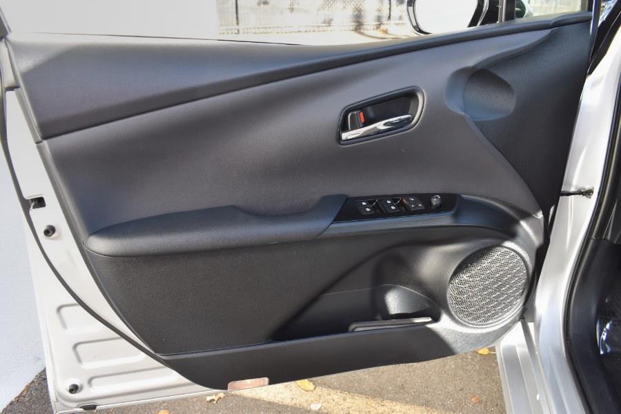 Vehicle image 33 of 36