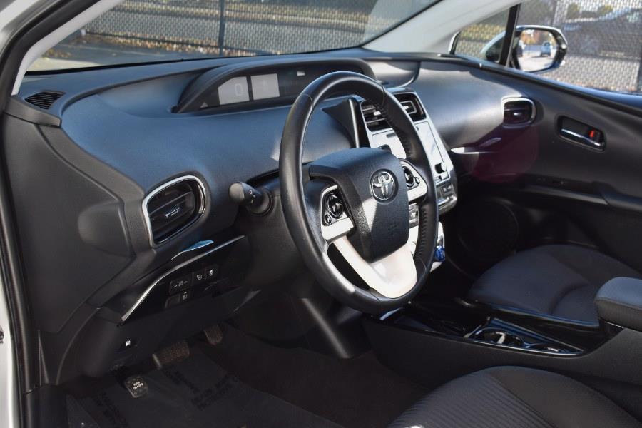 Vehicle image 27 of 36