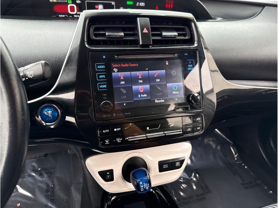 Vehicle image 16 of 28