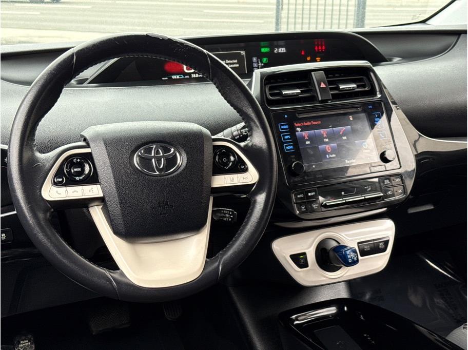 Vehicle image 15 of 28