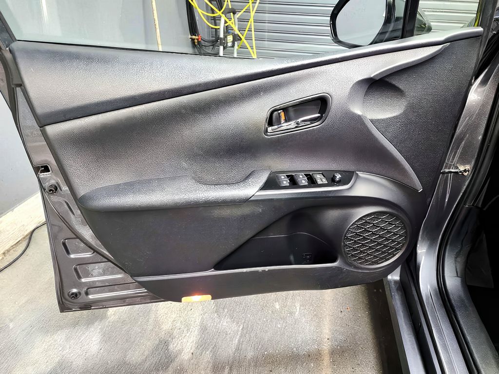 Vehicle image 7 of 16