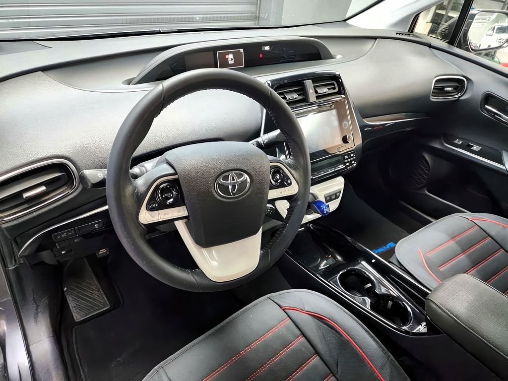 Vehicle image 9 of 16