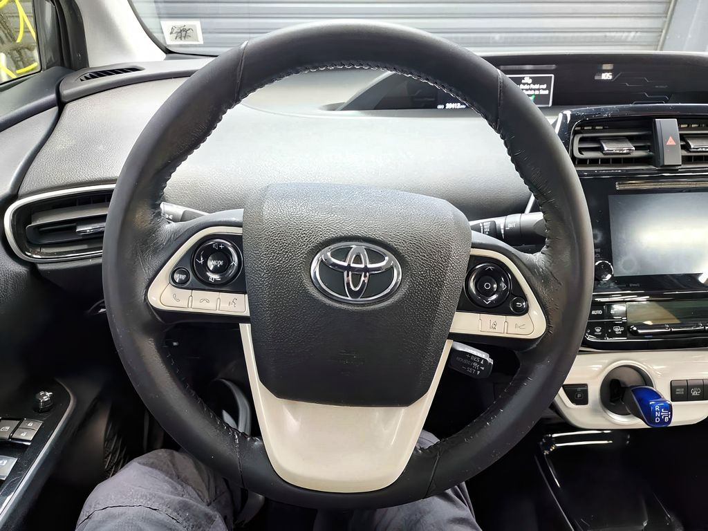Vehicle image 10 of 16