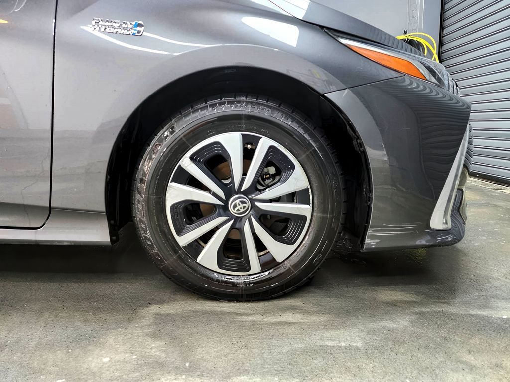 Vehicle image 14 of 16