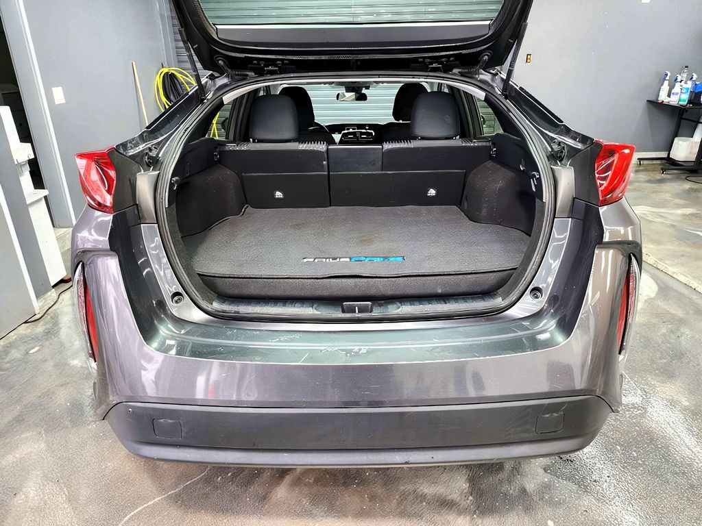 Vehicle image 15 of 16