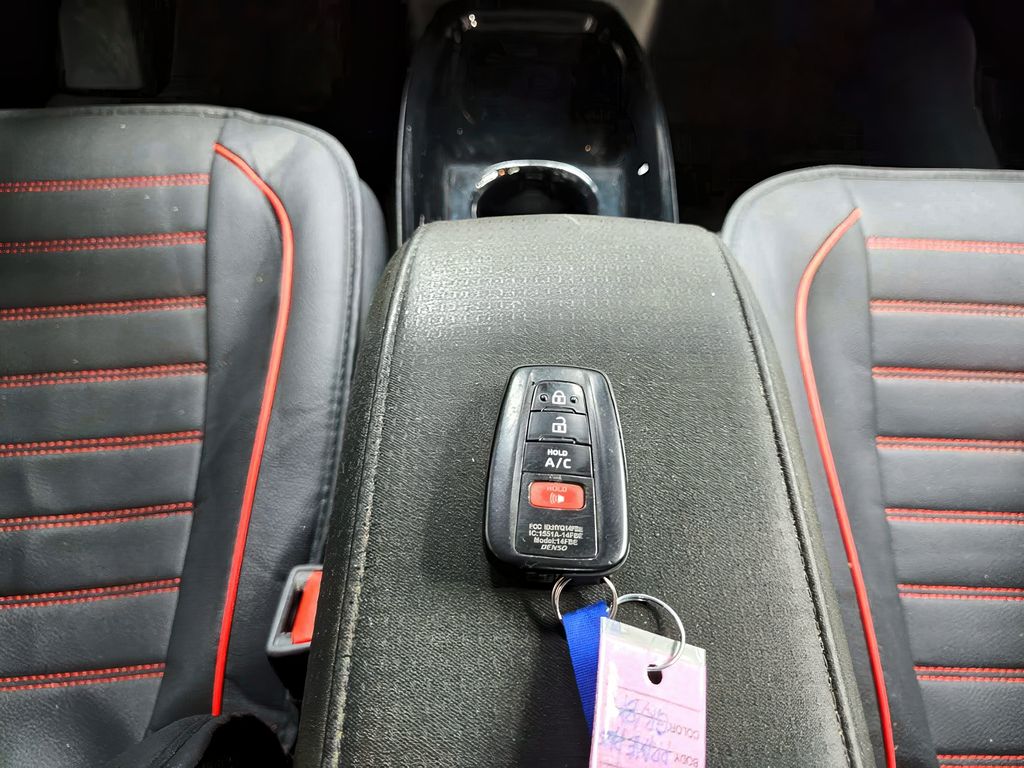 Vehicle image 13 of 16