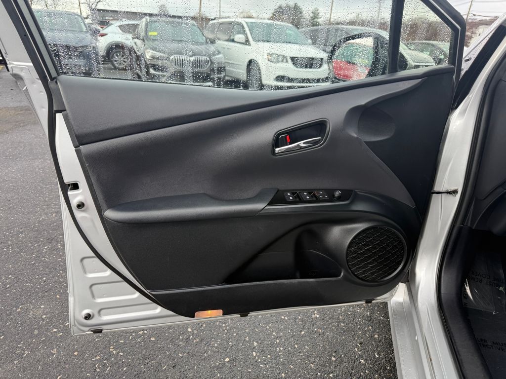 2018 Toyota Prius Prime Plus Image 23 of 31