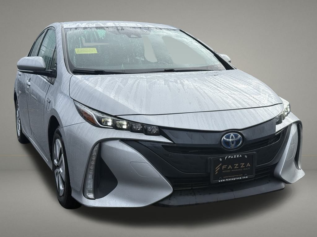 2018 Toyota Prius Prime Plus Image 3 of 31