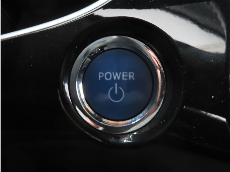 Vehicle image 17 of 31