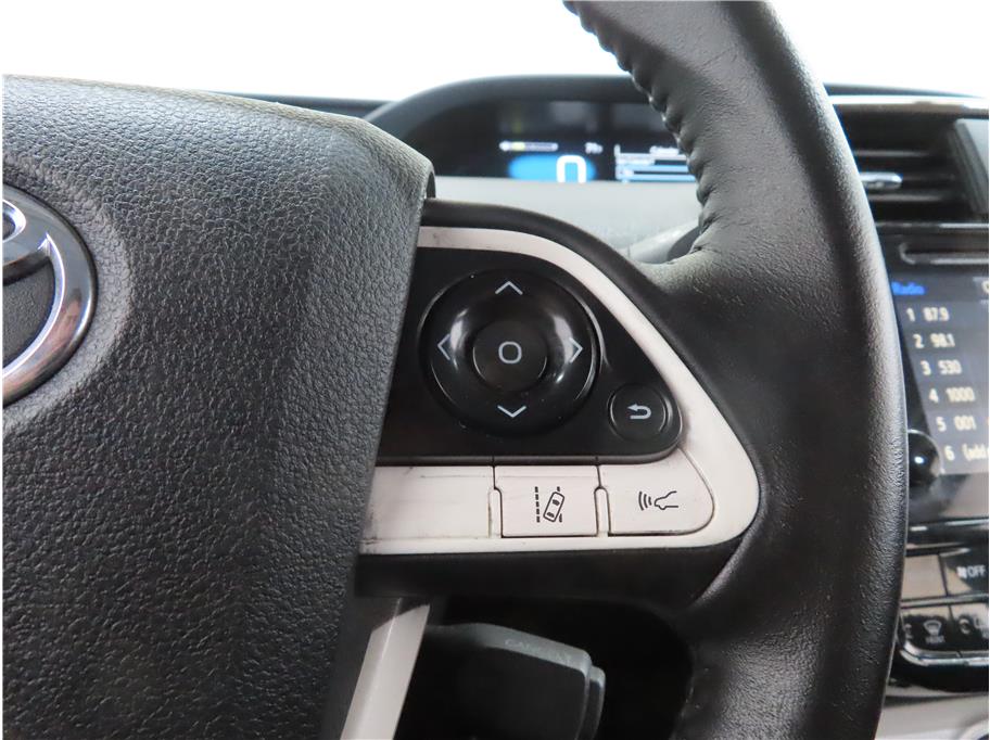 Vehicle image 10 of 31