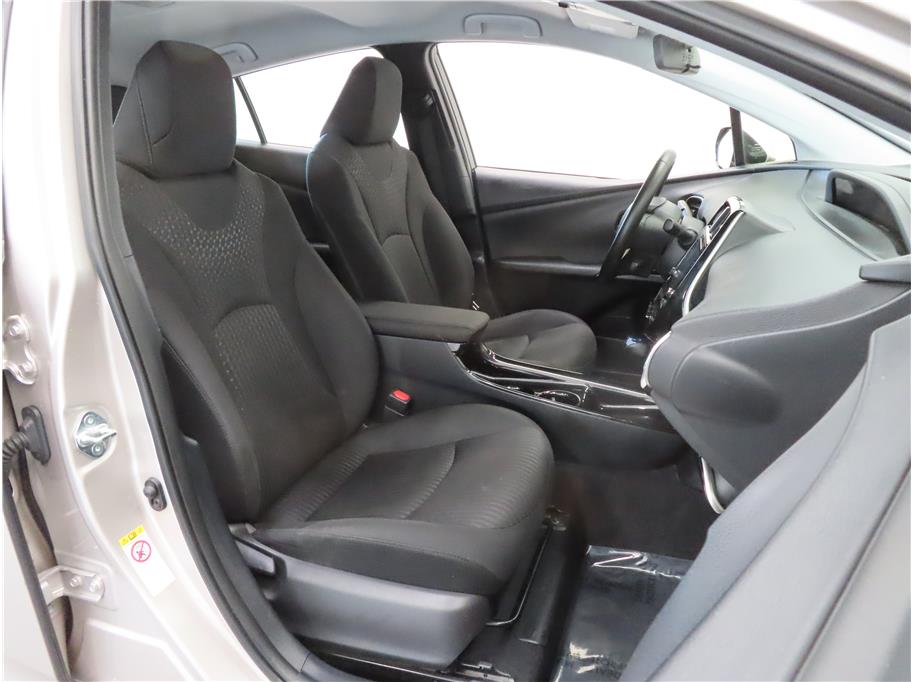 Vehicle image 23 of 31