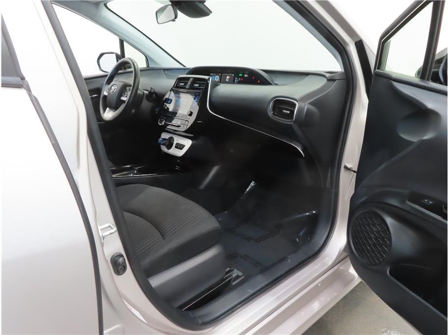 Vehicle image 22 of 31