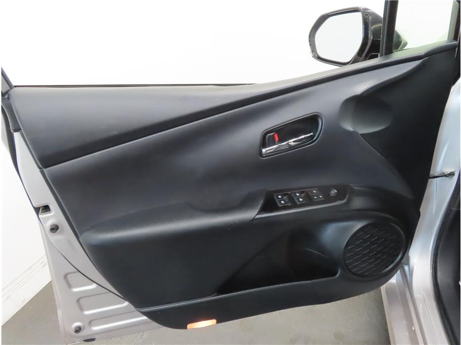 Vehicle image 6 of 31