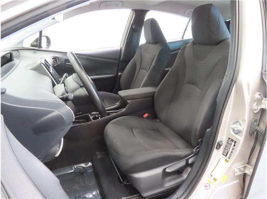 Vehicle image 8 of 31