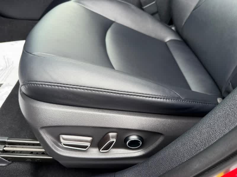 Vehicle image 23 of 24