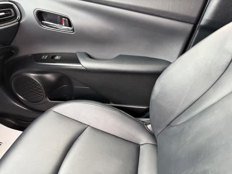 Vehicle image 20 of 24