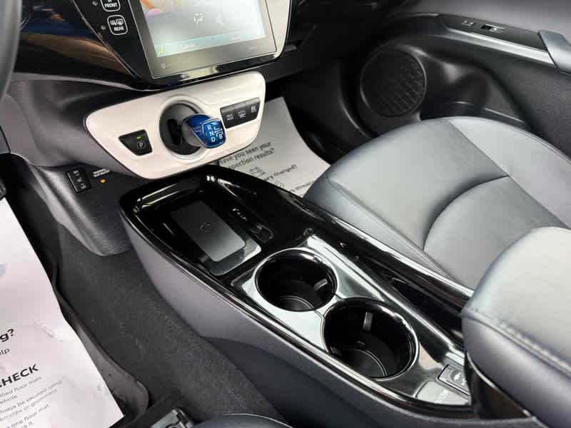 Vehicle image 19 of 24