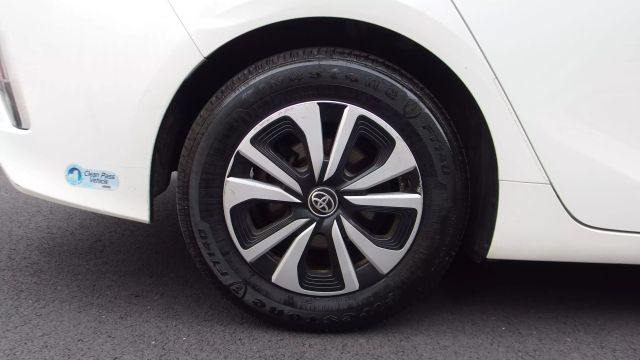 Vehicle image 8 of 59