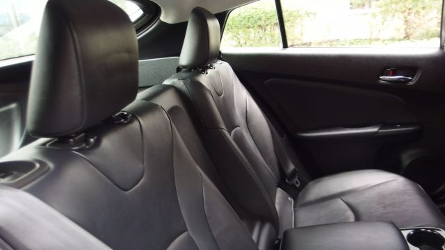 Vehicle image 33 of 59