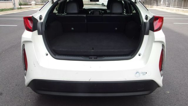 Vehicle image 10 of 59