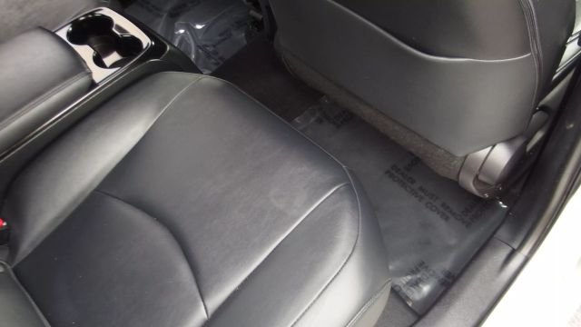 Vehicle image 32 of 59