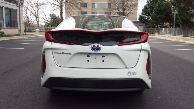 Vehicle image 3 of 59