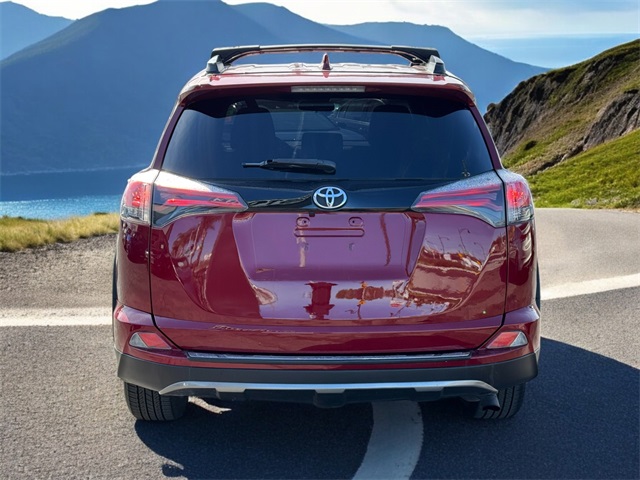Vehicle image 4 of 32