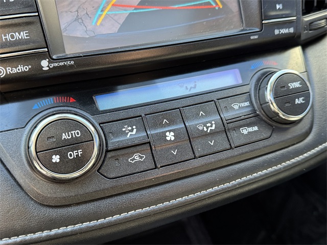 Vehicle image 26 of 32