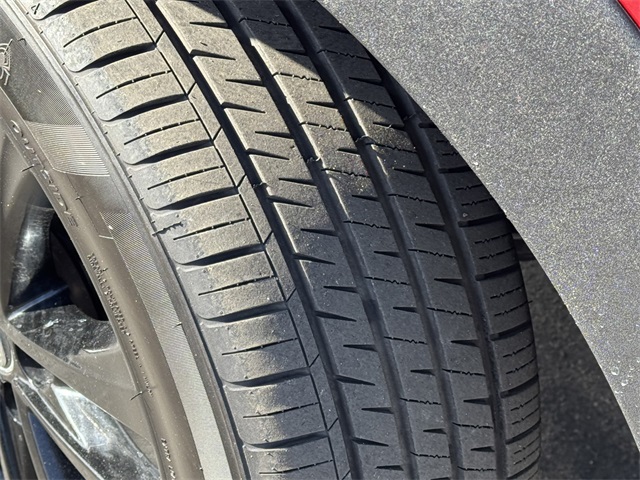 Vehicle image 13 of 32