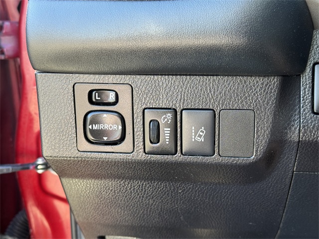 Vehicle image 30 of 32