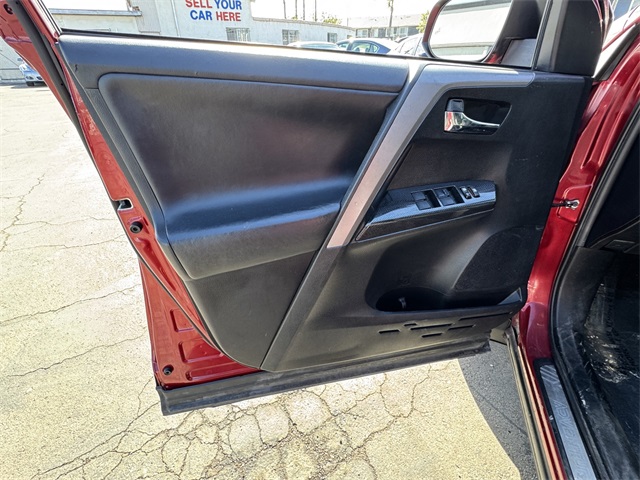 Vehicle image 19 of 32