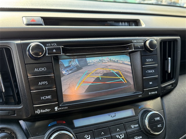 Vehicle image 25 of 32