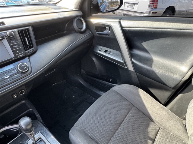 Vehicle image 23 of 32