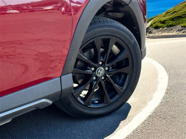 Vehicle image 8 of 32